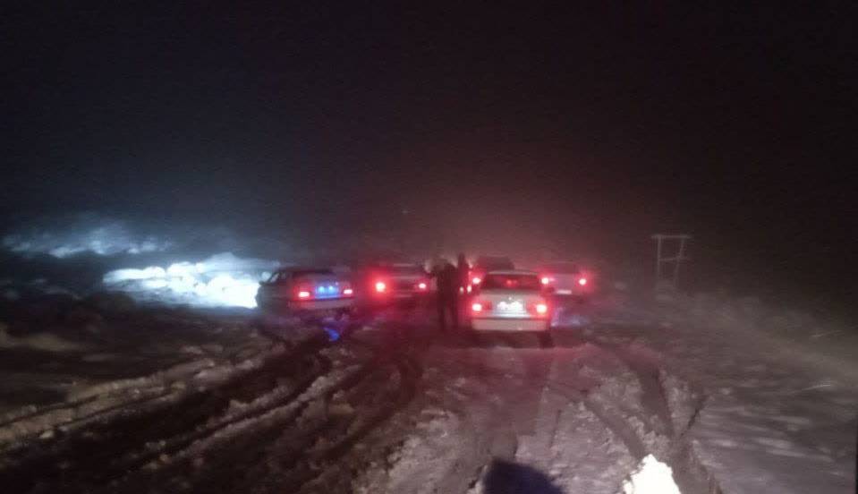 بارش پراکنده برف در گردنه سربیژن ساردوئیه؛ رانندگان احتیاط کنند