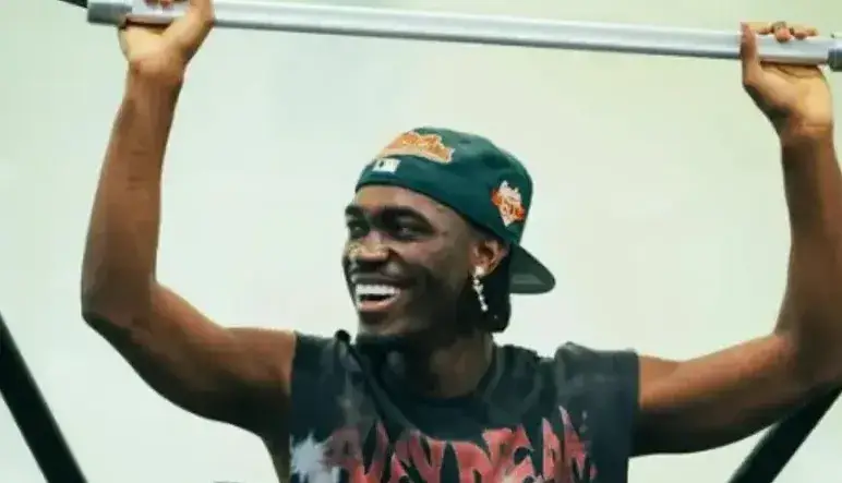 تحقیقات از فوتبالیست لیگ برتری به خاطر گاز خنده