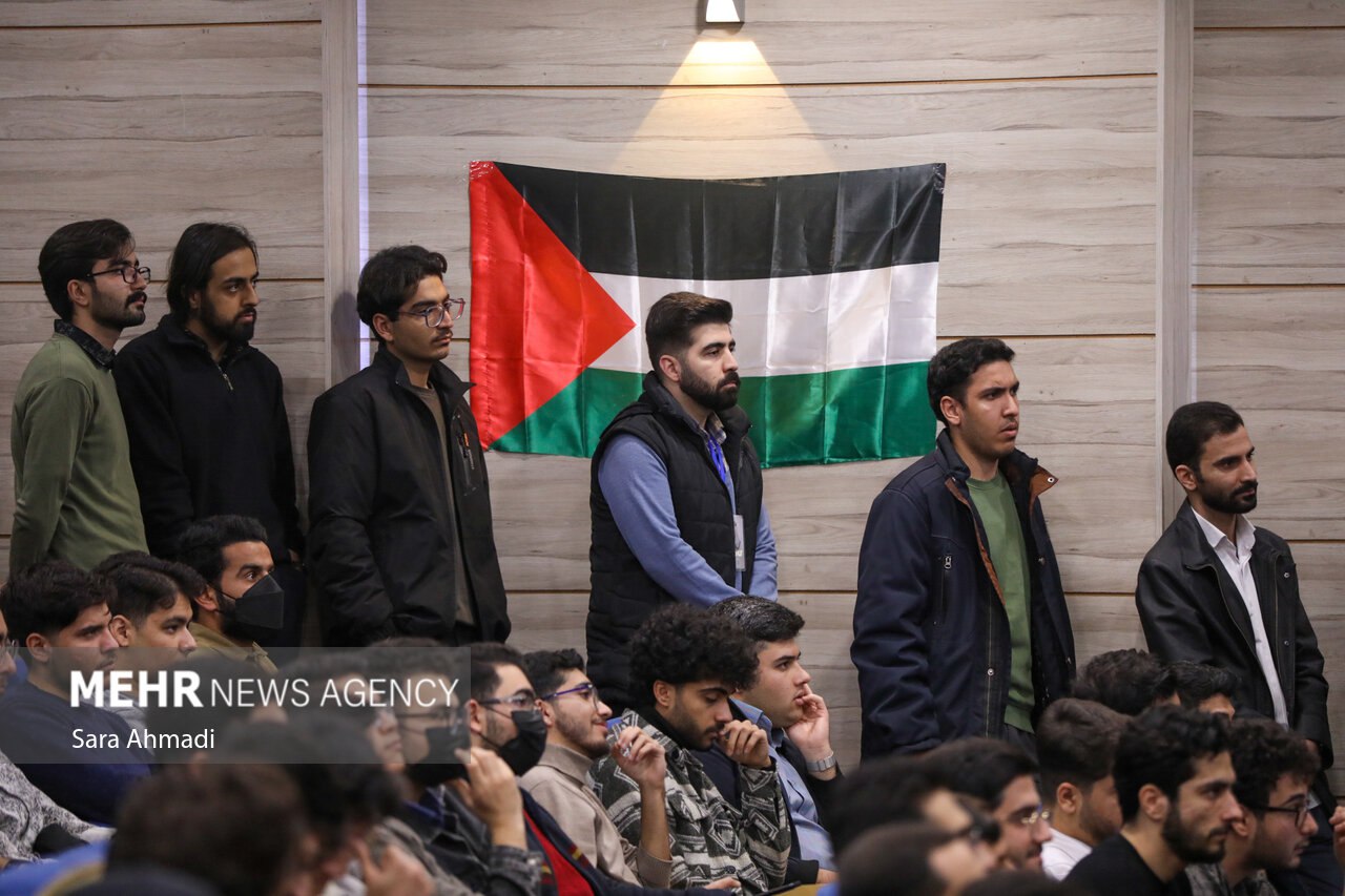 نشست صمیمانه دانشجویان با معاون اجرایی رئیسجمهور در مشهد