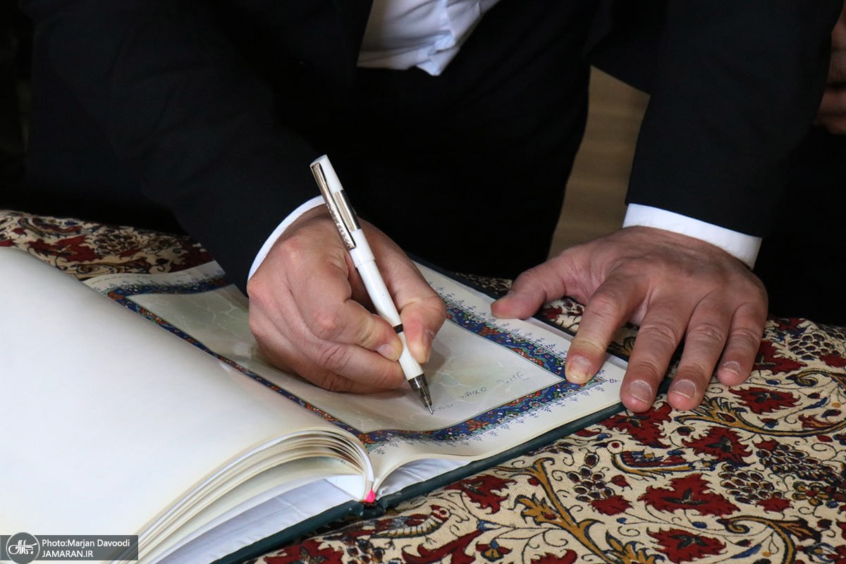 بازدید سفیر ازبکستان در ایران از بیت تاریخی امام در خمین