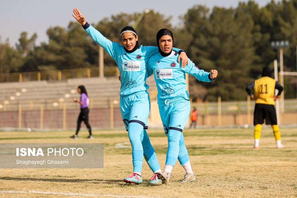 هفته نهم لیگ برتر فوتبال بانوان ایران؛ سپاهان اصفهان - خاتون بم