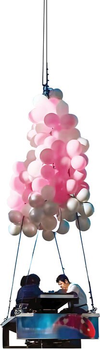 نمایی از یک تفریح لاکچری در پایتخت/ 3میلیون تومان پول یک فنجان قهوه روی میزی که در هوا معلق است