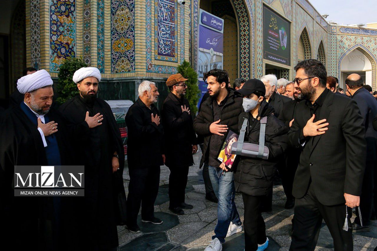 عکس/  تشییع پیکر فرزند دیگر معاون رئیس‌جمهور در حرم رضوی 