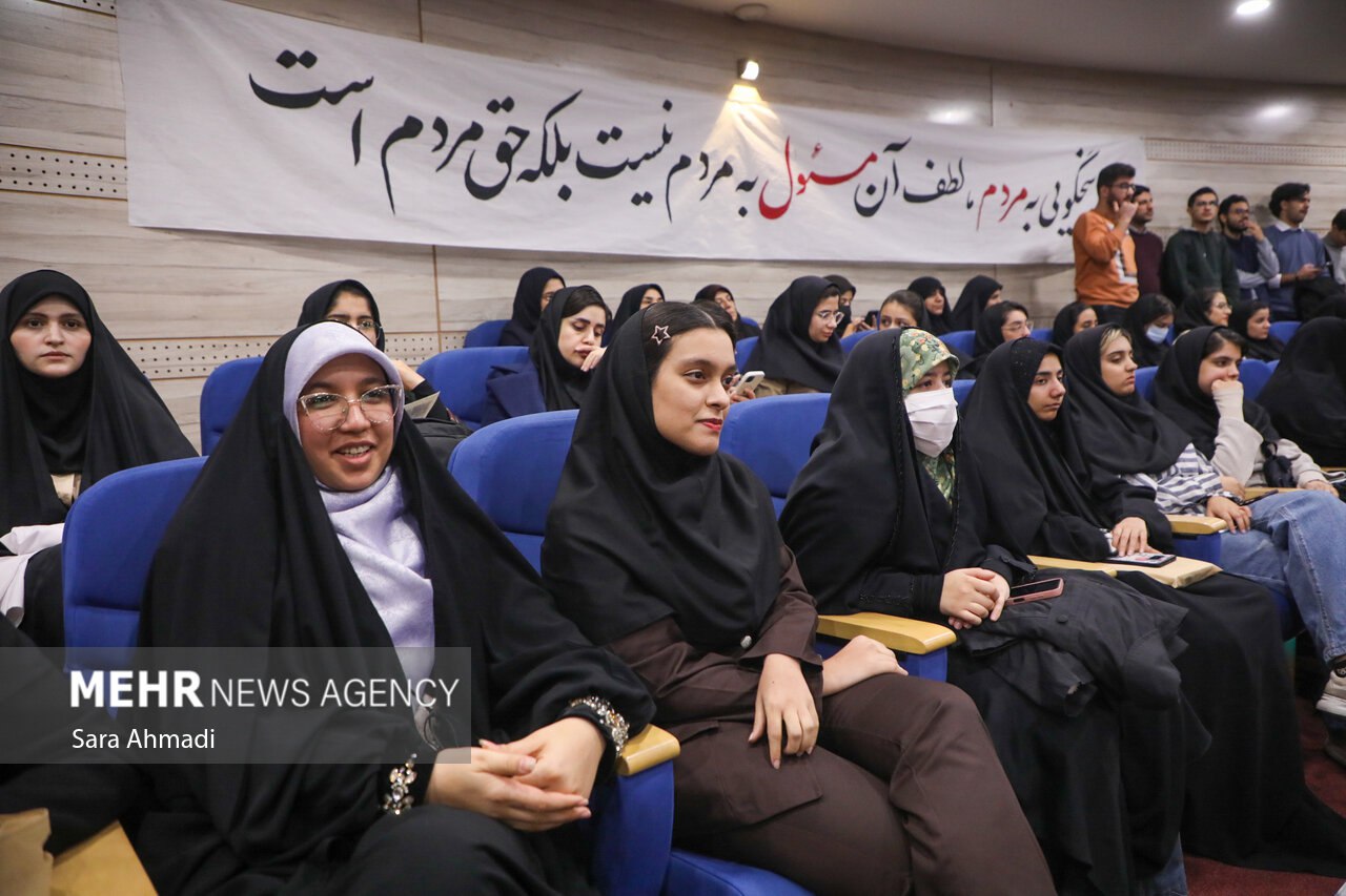 نشست صمیمانه دانشجویان با معاون اجرایی رئیسجمهور در مشهد