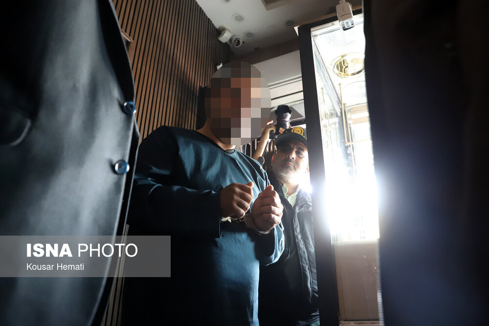 بازسازی صحنه سرقت مسلحانه از یک طلافروشی - کرمانشاه