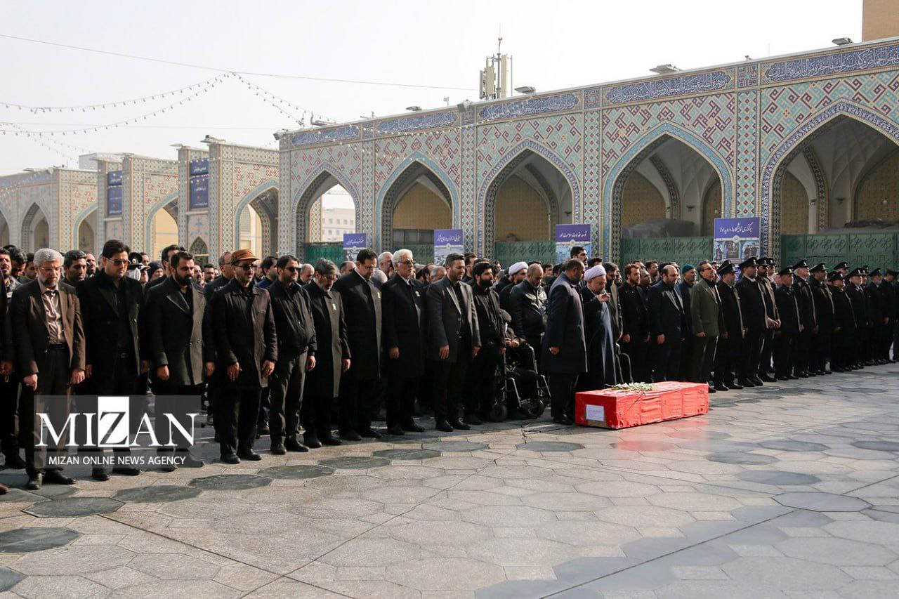 عکس/  تشییع پیکر فرزند دیگر معاون رئیس‌جمهور در حرم رضوی 