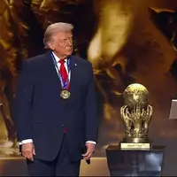جایزه مندرآوردی صلح فیفا برای ترامپ، سوژه تمسخر رسانههای آمریکایی شد