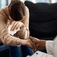 غمگین شدن بهخاطر فشار اجتماعی برای شادبودن