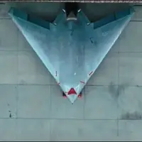 چینیها از تجهیزات نظامی خود در هوا رونمایی کردند