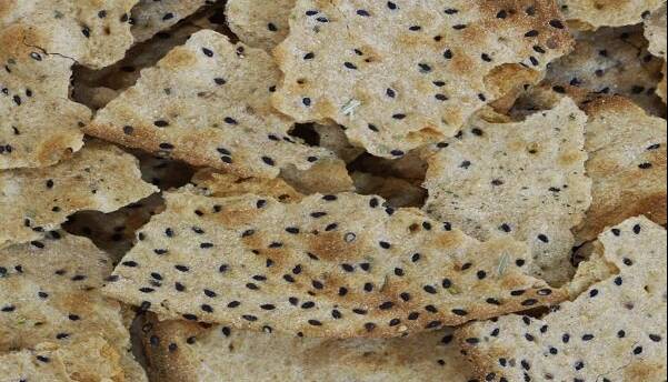 فیبر موجود در نان سالم به بهبود گوارش کمک می‌کند