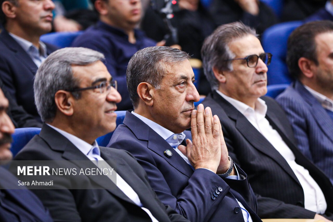 نشست صمیمانه دانشجویان با معاون اجرایی رئیسجمهور در مشهد