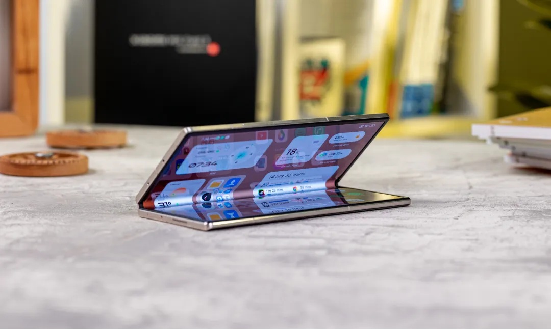 آیا شیائومی واقعا به فکر تولید گوشی تاشو سهتکه است؟