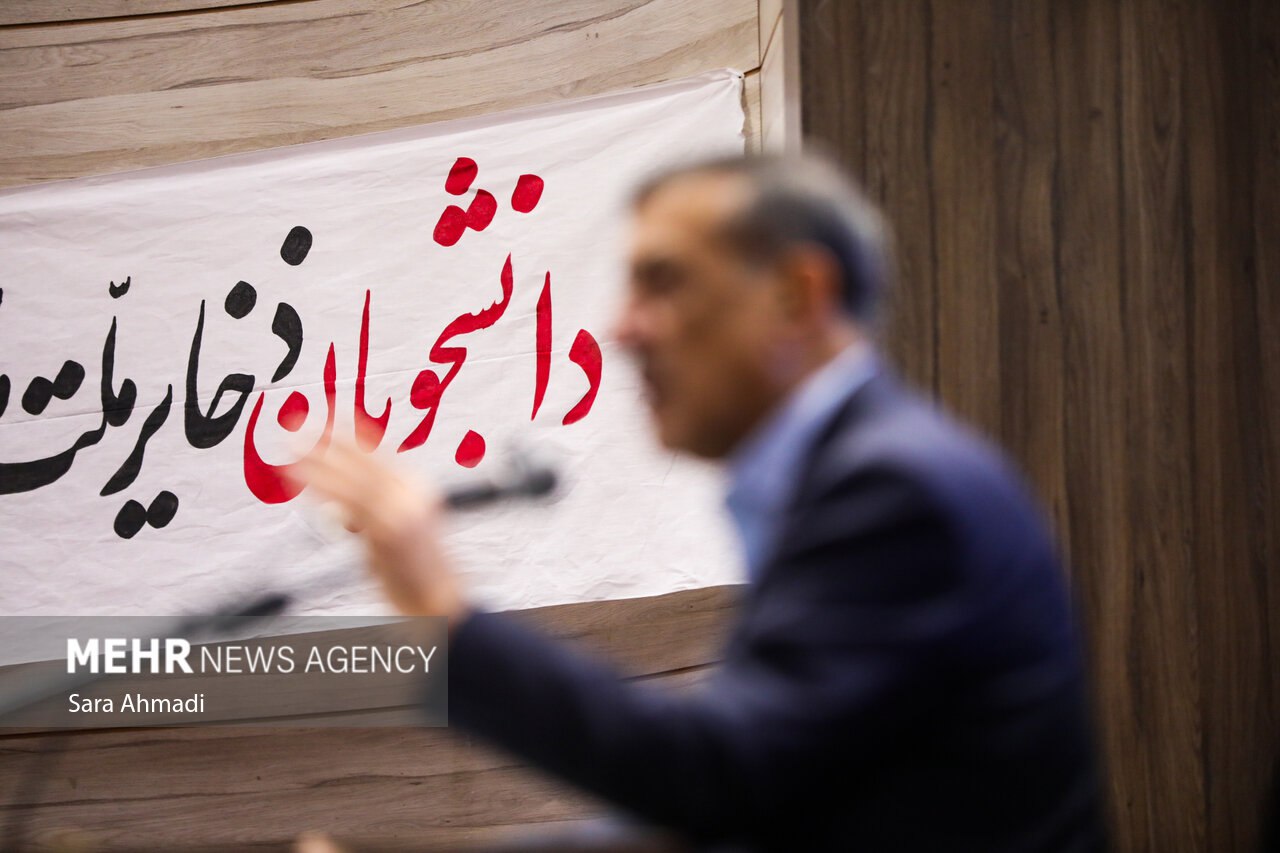 نشست صمیمانه دانشجویان با معاون اجرایی رئیسجمهور در مشهد