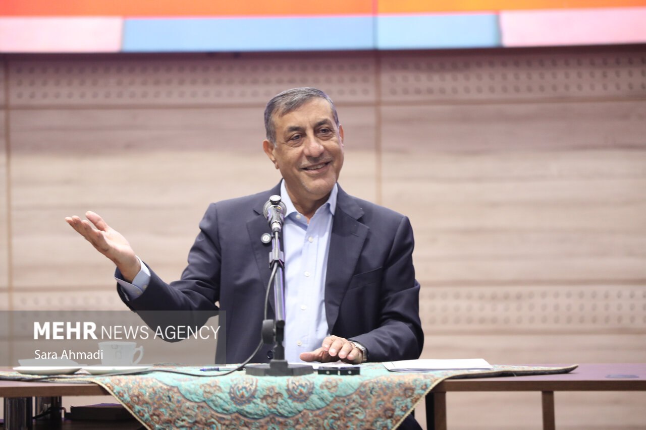 نشست صمیمانه دانشجویان با معاون اجرایی رئیسجمهور در مشهد