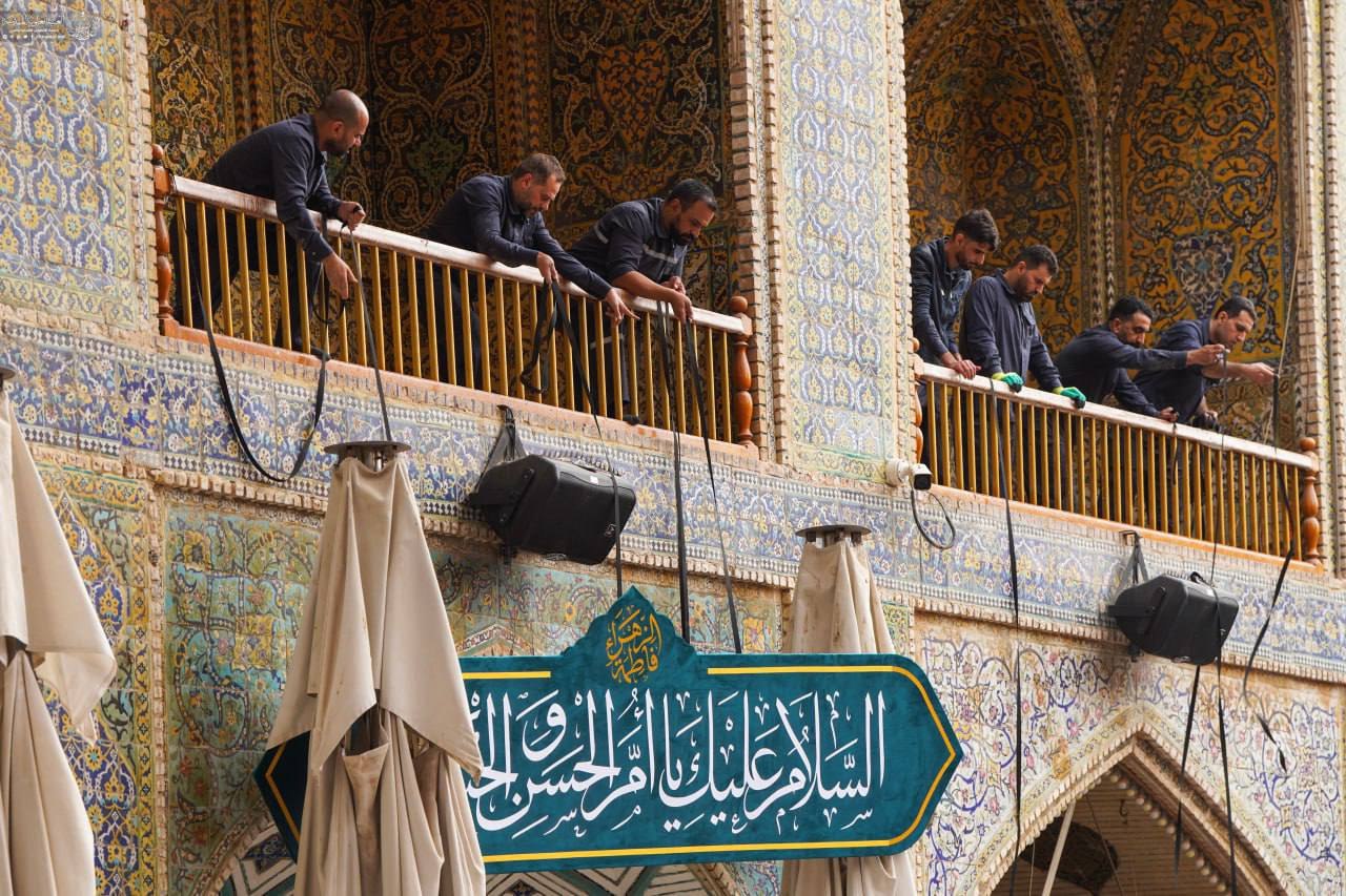 آماده‌سازی حرم مطهر مولای متقیان امیر مومنان حضرت علی (ع)برای سالروز میلاد با سعادت حضرت فاطمه (س)