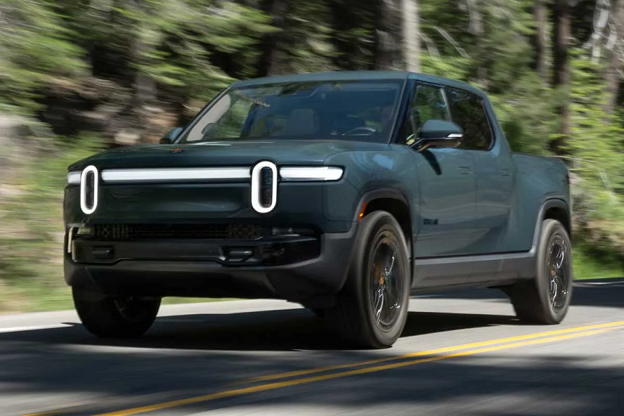 شتاب باورنکردنی پیکاپ ریویان R1T، سریعتر از کوروت و ۹۱۱!