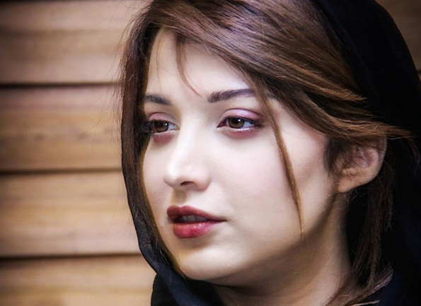 چهره ها/ روشنک گرامی بازهم با یک استایل خاص خودنمایی کرد