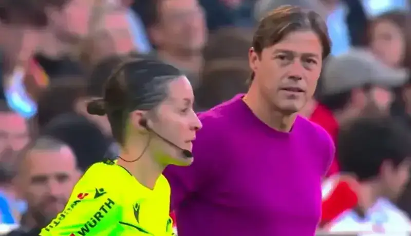 درگیری سرمربی سویا با کمک داور زن!