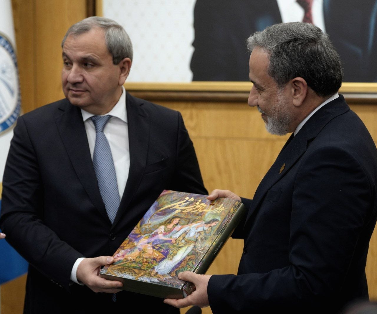 عراقچی: ملت ایران از عزت خود قاطعانه دفاع میکند