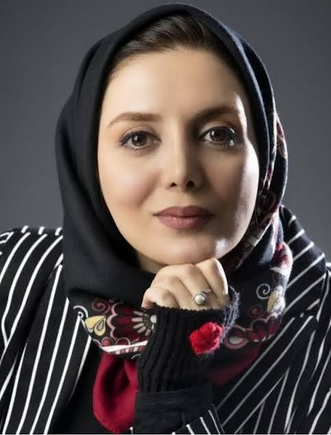 خندیدن رویا میرعلمی در مراسم هفتم پدرش به هادی حجازی فر