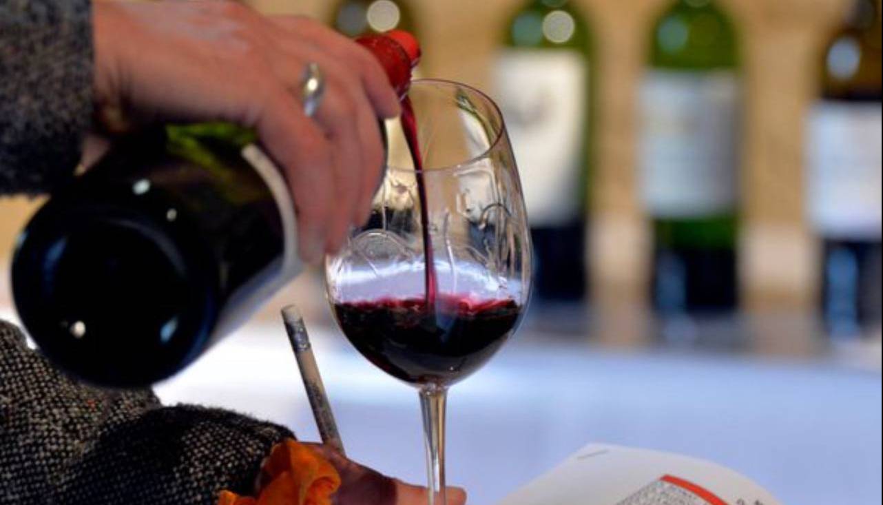 عربستان به پولدارها مجوز نوشیدن مشروبات الکلی میدهد!