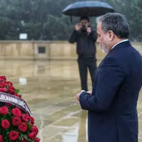 عراقچی به شهدای جمهوری آذربایجان ادای احترام کرد