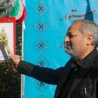 اهدای عکس شهید کاظمی به وزیر آموزش و پرورش 