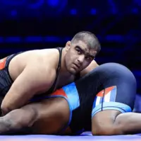 نبرد غول‌های کشتی برای یک دوبنده ملی