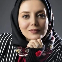 خندیدن رویا میرعلمی در مراسم هفتم پدرش به هادی حجازی فر