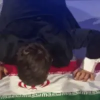 دانش‌آموز نخبه ارومیه‌ای در قلب گرجستان بر پرچم ایران بوسه زد