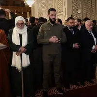 نماز صبح به امامت جولانی با لباس نظامی در مسجد اموی دمشق!