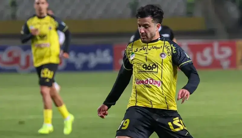 یک نفر در همه جای زمین سپاهان!