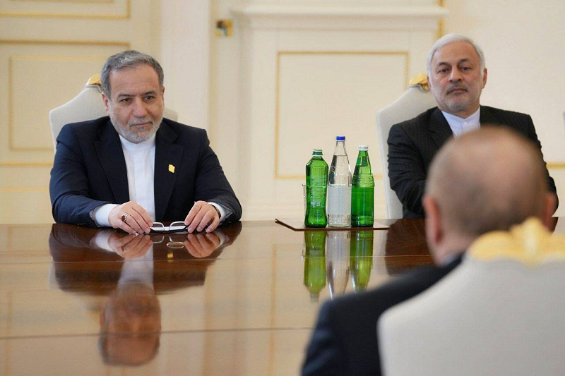 تاکید عراقچی در دیدار علیاف بر نقش رایزنیهای مستمر دیپلماتیک برای رفع سوءبرداشتها