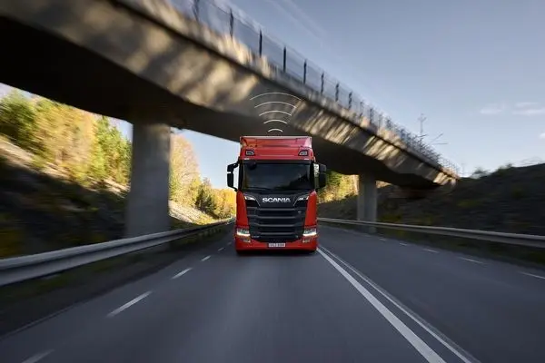 وحشت آفرینی راننده کامیون مست در بزرگراه!