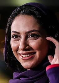 چهره تازه مونا فرجاد، با کَمی کمک از خواهرش