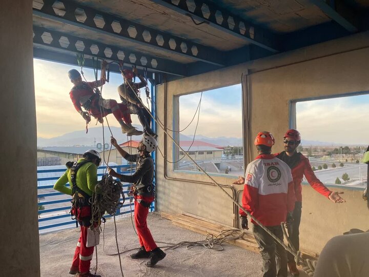 امدادگران ۱۰ استان مهارتهای نجات با طناب را در کرمان تمرین کردند