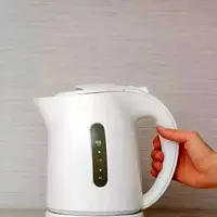 کتری‌های پلاستیکی، میلیاردها نانوپلاستیک در آب آزاد می‌کنند