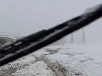 گرفتار شدن دهها خودرو در برف پاییزی مرز تمرچین