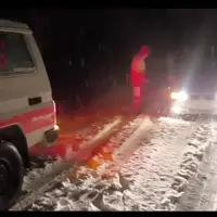 گردنه مایین بلاغ همچنان درگیر بارش برف است