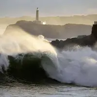 موج قدرتمند جان ۴ اسپانیایی را گرفت