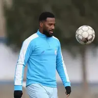 نازون همچنان دور از ترکیب استقلال