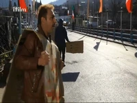 این کلاه پلنگ صورتی چیه گذاشتی نقی؟