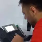 لحظه نجات جان مرد ۴۵ ساله با راهنمایی اپراتور هلالاحمر