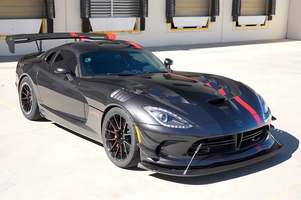 دوج وایپر با ۲۱۰۰ اسب بخار قدرت، وقتی افعی هایپرکارها را به چالش میکشد