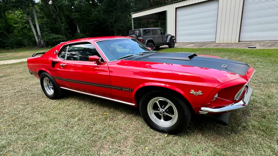 جنگجوی دهه 60؛ موستانگ R code که هنوزم خط خطی آسفالت رو عوض میکنه!