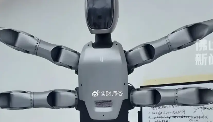 ربات چرخدار Miro U با ۶ دست متحرک معرفی شد