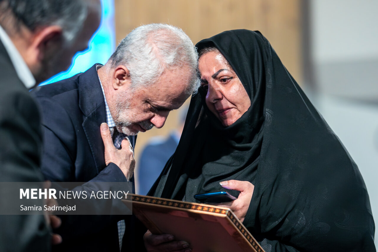 عکس/تجلیل از مادران و همسران شهدای جنگ ۱۲ روزه