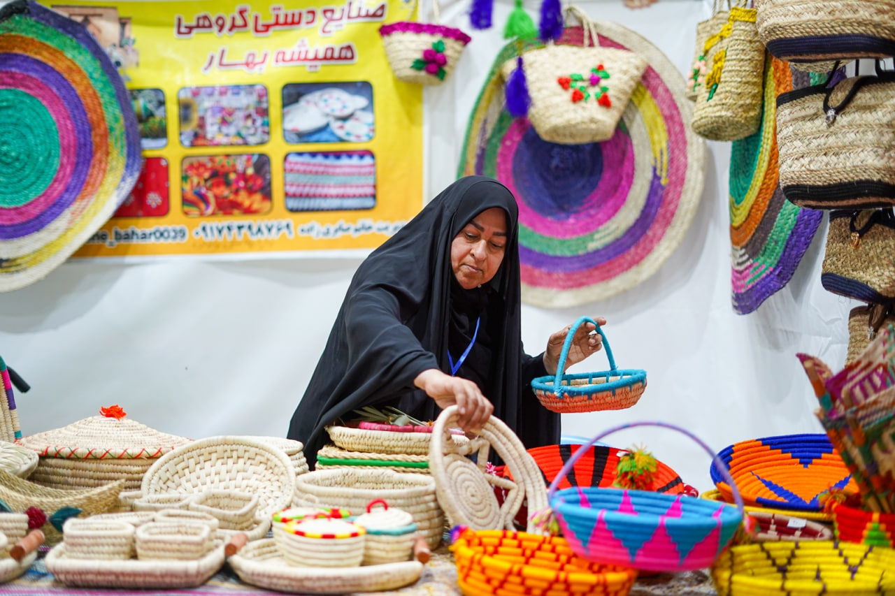 نمایشگاه حصیربافی در شهرستان مهر