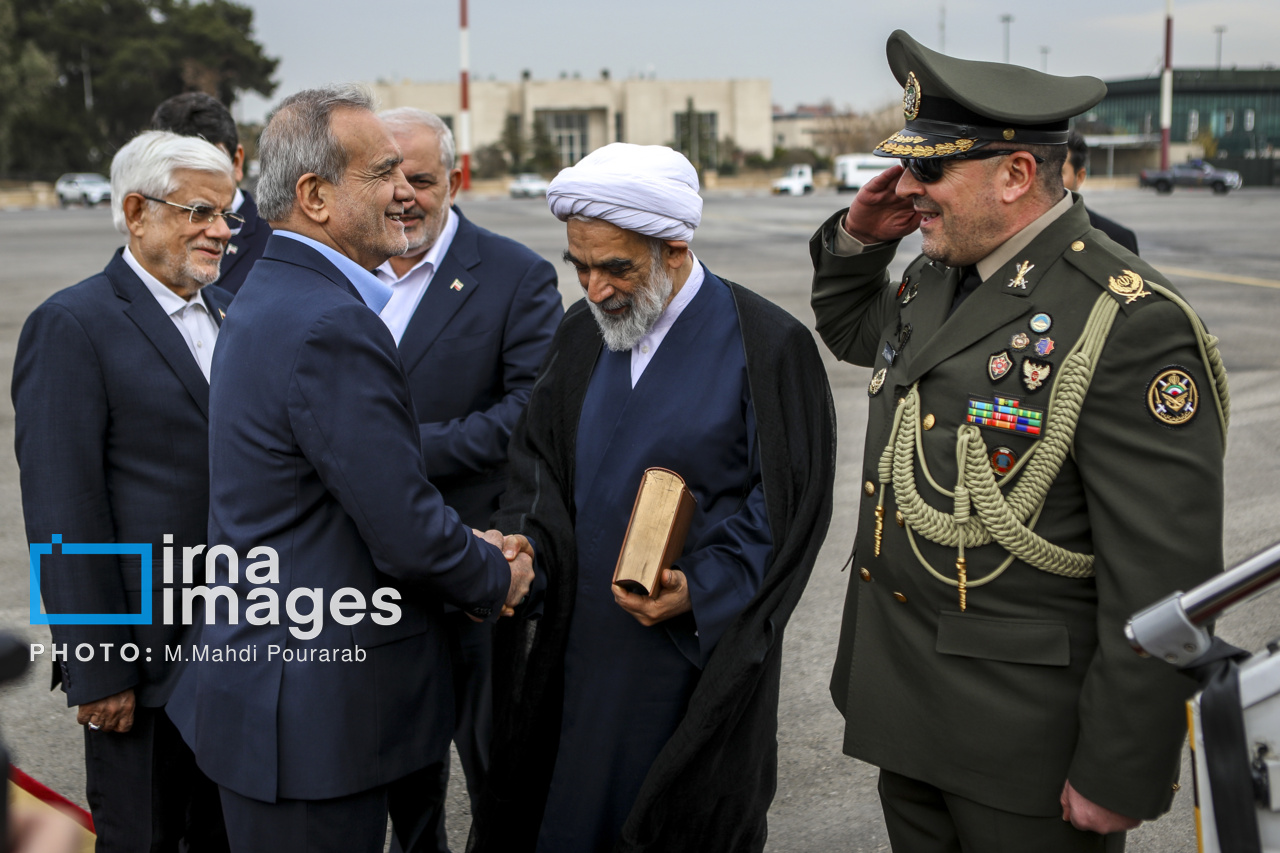 عکس/ بدرقه رئیس جمهور به قزاقستان