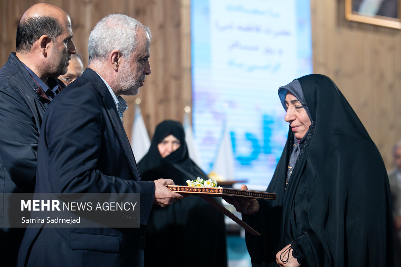 عکس/تجلیل از مادران و همسران شهدای جنگ ۱۲ روزه